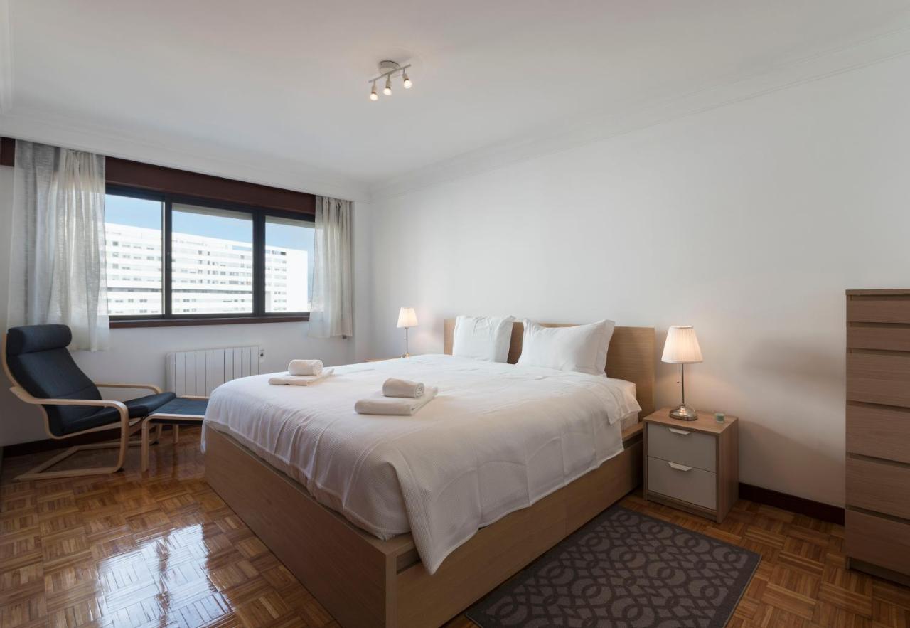 וילה נובה דה גאיה Lovelystay - Charming 3Br Flat W/ Free Parking In Devesas מראה חיצוני תמונה