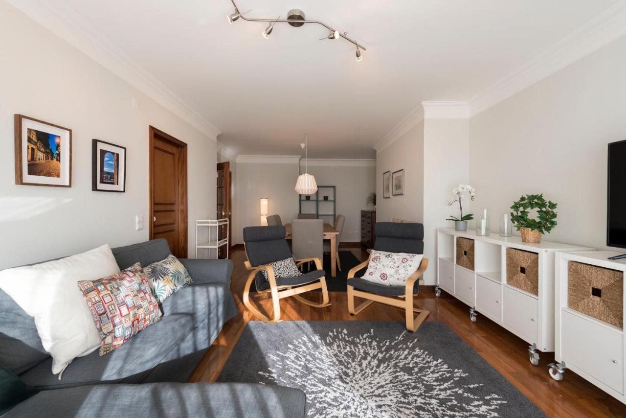וילה נובה דה גאיה Lovelystay - Charming 3Br Flat W/ Free Parking In Devesas מראה חיצוני תמונה