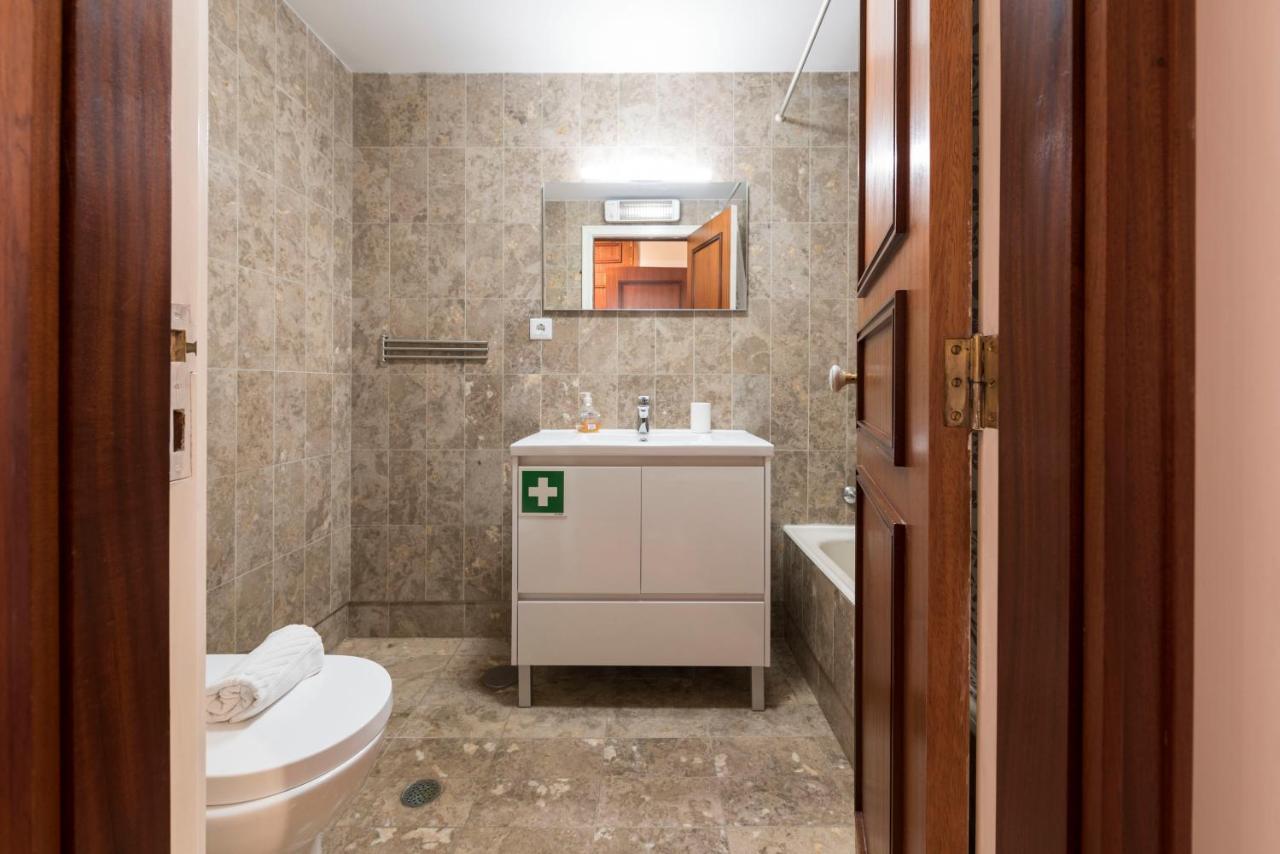 וילה נובה דה גאיה Lovelystay - Charming 3Br Flat W/ Free Parking In Devesas מראה חיצוני תמונה