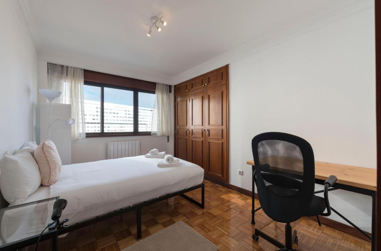 וילה נובה דה גאיה Lovelystay - Charming 3Br Flat W/ Free Parking In Devesas מראה חיצוני תמונה
