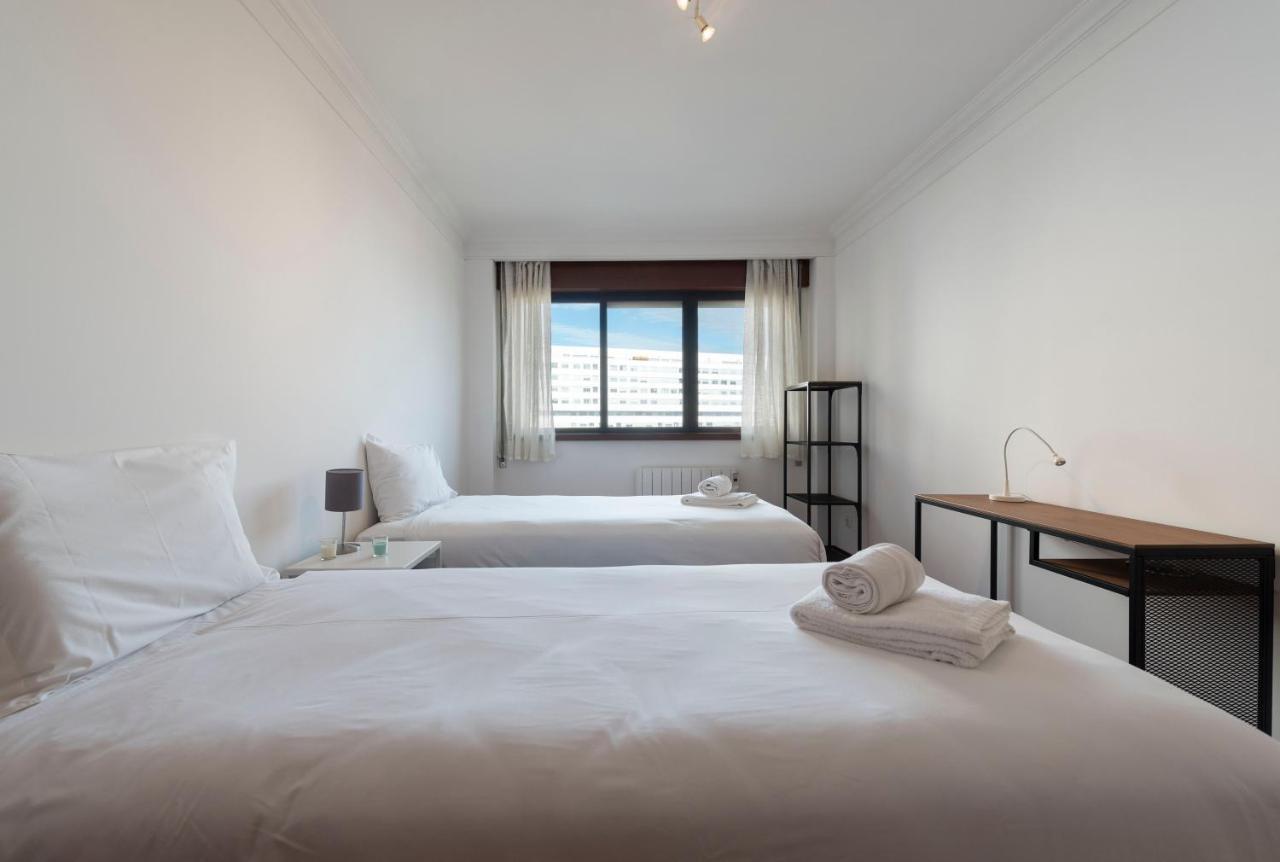 וילה נובה דה גאיה Lovelystay - Charming 3Br Flat W/ Free Parking In Devesas מראה חיצוני תמונה