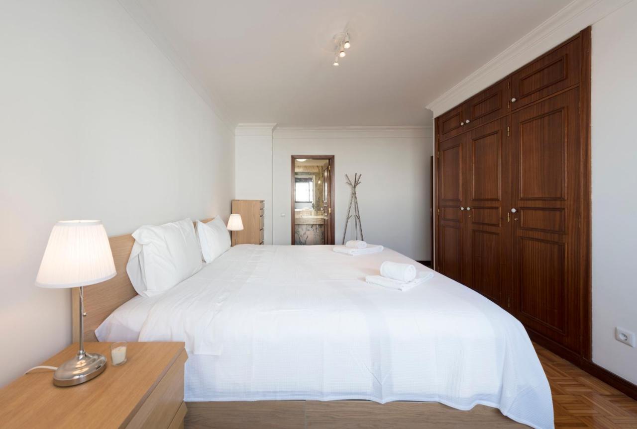 וילה נובה דה גאיה Lovelystay - Charming 3Br Flat W/ Free Parking In Devesas מראה חיצוני תמונה