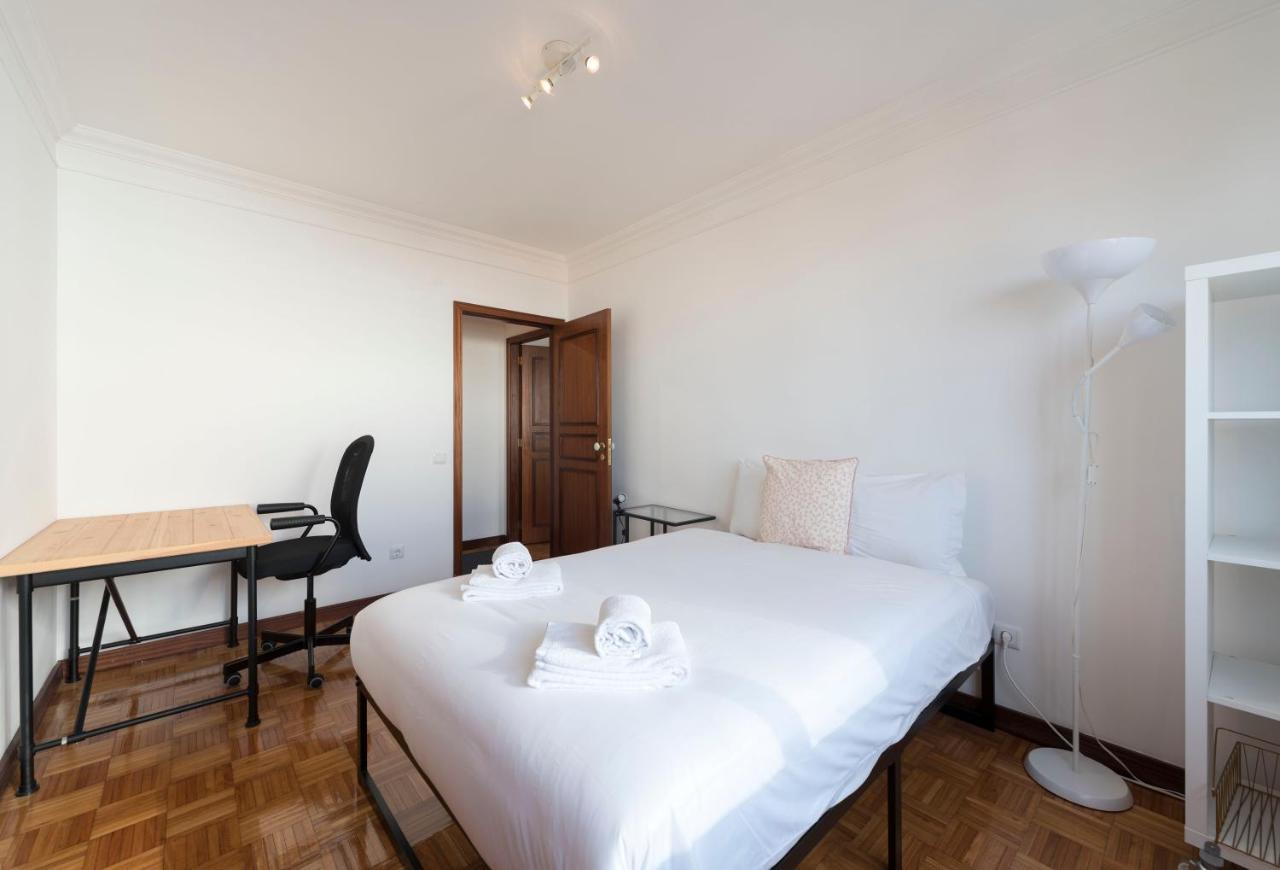 וילה נובה דה גאיה Lovelystay - Charming 3Br Flat W/ Free Parking In Devesas מראה חיצוני תמונה